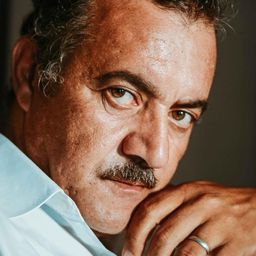 Aziz Boukrouni - 姐妹演員 飾演Détective