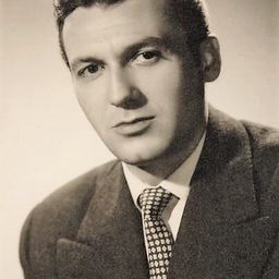 Manuel Monroy 飾演 Pedro