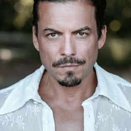 Roman Boeer de Garcez 飾演 Dr. Weitman