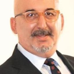 Nejat Birecik - Heist School演員 飾演Adnan