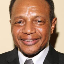 Miller London 飾演 