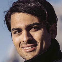 Matteo Bocelli 飾演 Prince Mustafa