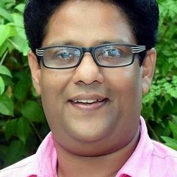 Riyas Narmakala 飾演 Anju's Father