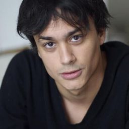 David Chausse 飾演 Pierre