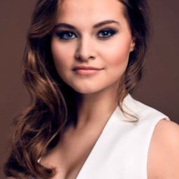 瓦金·范丹波希 飾演 Roos