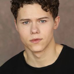 Case Walker 飾演 Deuce Gorgon