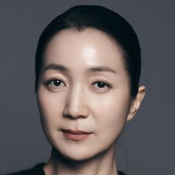 金姝憐 飾演 Hyun-ju (segment "The Beautiful Strangers")