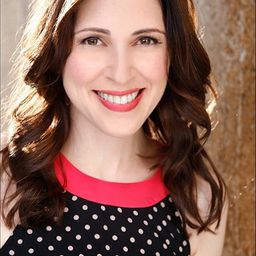 Debra Azar 飾演 Linda