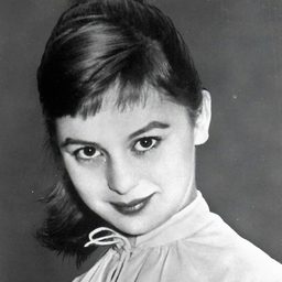 Alessandra Panaro 飾演 Ciro's Fiancee