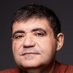 Ferran Gadea - 聖血演員 飾演Father Ángel