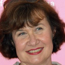 安勒尼 - 囚犯演員 飾演Marthe Brunet