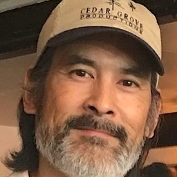 Chris Tashima 飾演 Raymond Ding