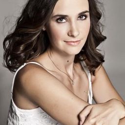 Kátya Tompos 飾演 Vivi