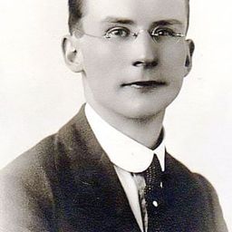 Herbert Evans - 安琪艷史演員 飾演Lord Davington's Butler (uncredited)