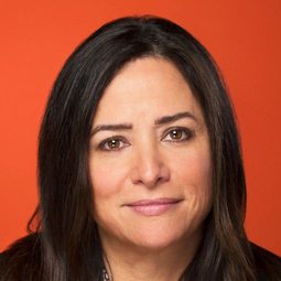 潘蜜拉·艾德隆 - 初戀上女孩演員 飾演Sharon