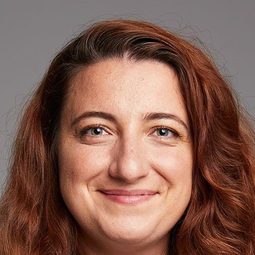 Gülçin Kültür Şahin 飾演 Hatice