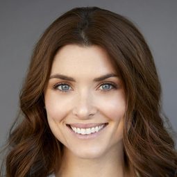 Ashley Wood 飾演 Sophie