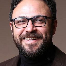 Alireza Kamali 飾演 
