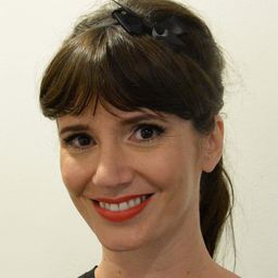 葛蕾斯達·希希利尼 飾演 Ana