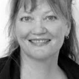 Pilar Castel 飾演 Self (uncredited)