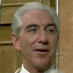 Tommy Duggan 飾演 Priest