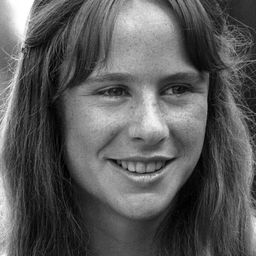 Glynnis O'Connor 飾演 Petra Wetzel