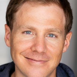 Joe Hartzler 飾演 Skater