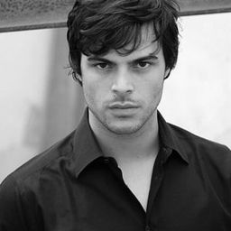 Guglielmo Scilla 飾演 Peter