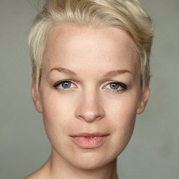 Sian Breckin - The Watchman演員 飾演Sandy