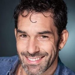 Pablo Turégano 飾演 