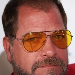 Thomas Downey 飾演 Sheriff Denton