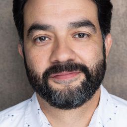 Abel Arias - Red One 拯救隊演員 飾演Stressed Shopper