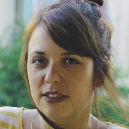 Rinio Dragasaki 飾演 Lady on The Boat