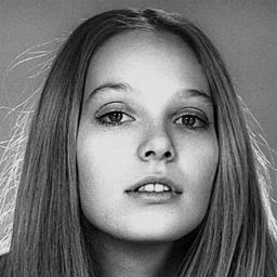 Małgorzata Braunek 飾演 Fiancée