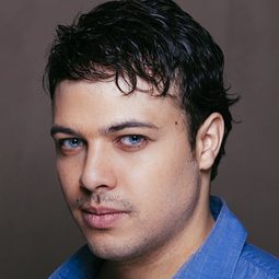 Kit Lang - 萬惡錢財演員 飾演Detective Matson