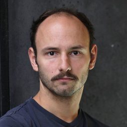 李昂·烏爾里希 - 喪蒲夜柏林演員 飾演Heiko