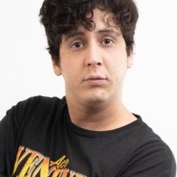 Lucas Espinoza 飾演 Young Man at the Bus Station