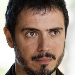 Julio Manrique 飾演 Julio Beltrán