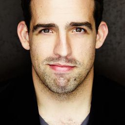 Adam Dunn - 貓王演員 飾演Bill Black