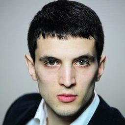 賈可莫·費若拉 - 外出假演員 飾演Angelo