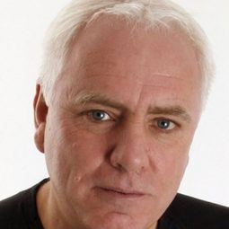 Dave Spikey 飾演 Self