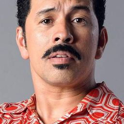 艾德米爾森·菲洛 飾演 Bruceuilis