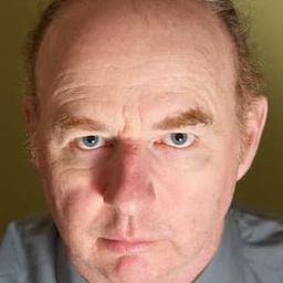 Michael P. Byrne - 貼身恐懼演員 飾演Desk Sergeant