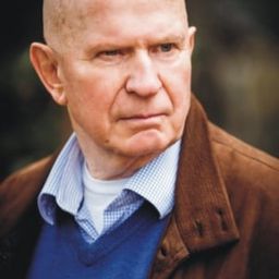 Lutz Mackensy 飾演 Bieber (voice)