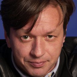 Serge Soric 飾演 Andrey Flintov