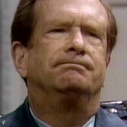 Robert P. Lieb 飾演 Police Chief William Fowler