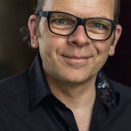 Andreas Schröders 飾演 Hagedorn