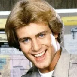 Tom Reilly 飾演 Man with Loose Tie