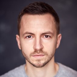 Alex Jordan - 魔戒：洛汗人之戰演員 飾演Lord Frygt (voice)