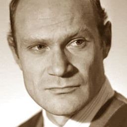 Yuriy Sherstnyov - 漢密爾頓演員 飾演Kasparov